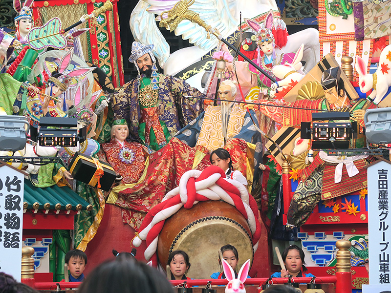 �������i